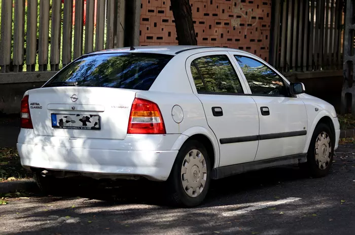 Opel Astra Classic 1.4 Twinport hátulja